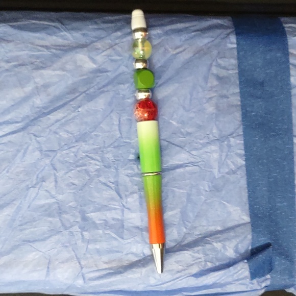 HANDMADE BEADED PENS COLOR RED, GREEN AND WHITE TOPPER IS REMOVABLE GREAT GIFT - Picture 4 of 4